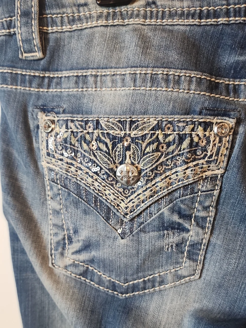 Miss Me Easy Cropped Jeans NWOT Size 31 - Picture 9 of 14